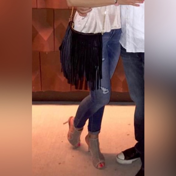 Black Fringe Hand Bag with removable gold chain - Picture 10 of 10